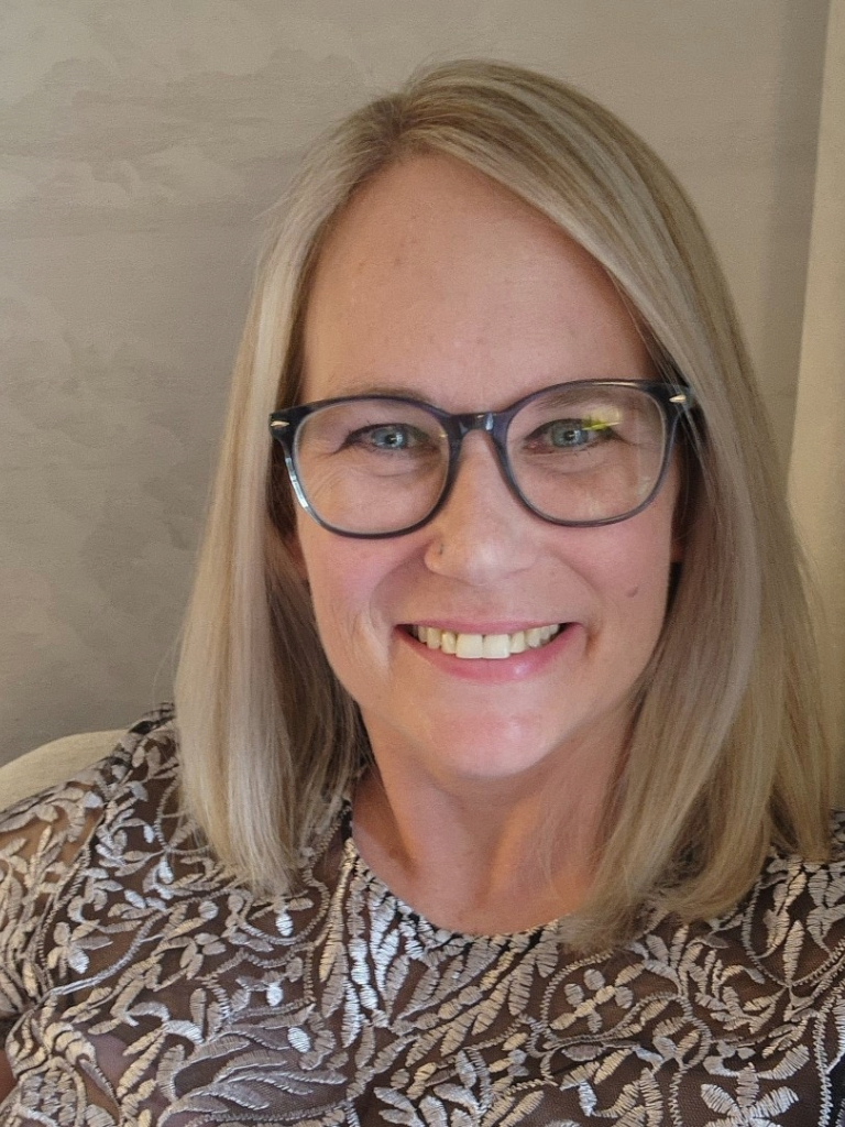 Janet Richards Headshot