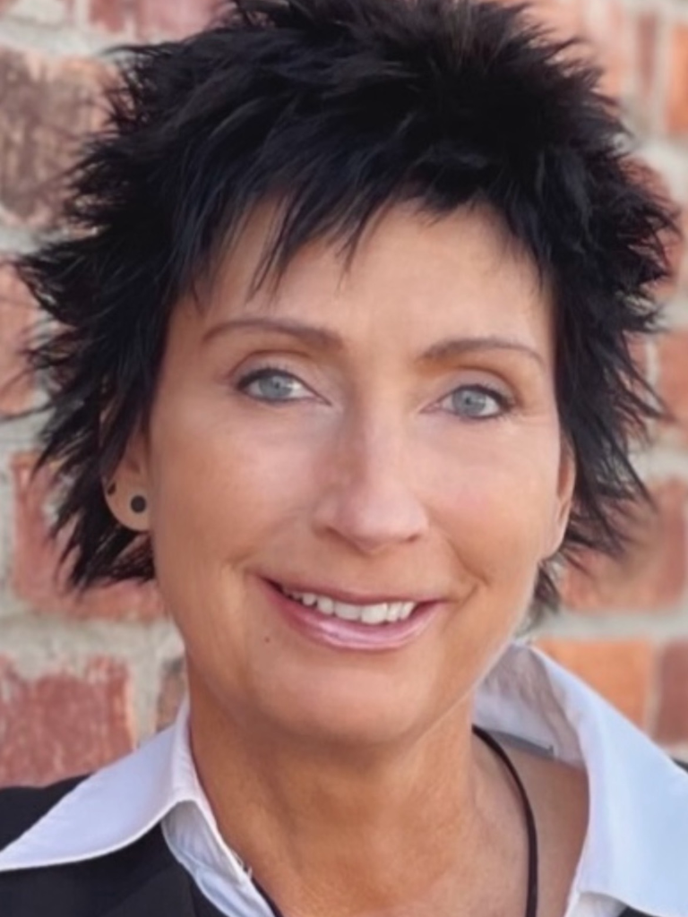 Liz Smith Headshot