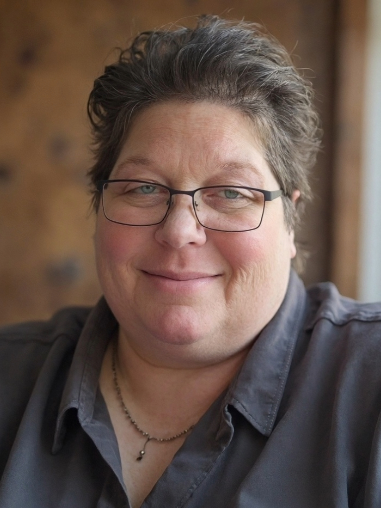 Julie Meldrum-Parks Headshot